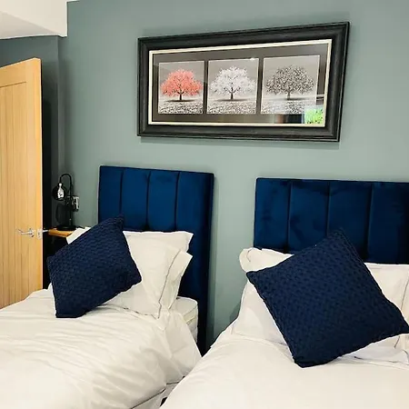 The Mews, Centre Apartment *